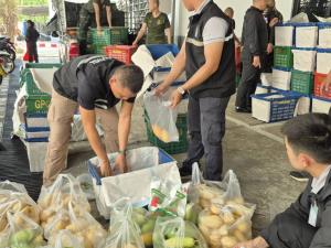 กอ.รมน.ภาค 1 ผนึกเอกชนรับซื้อผลผลิตเกษตร ช่วยพยุงราคาหลังต้นทุนพุ่ง ส่งต่อกองทัพเสริมขวัญกำลังใจทหาร