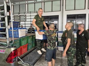 กอ.รมน.ภาค 1 ผนึกเอกชนรับซื้อผลผลิตเกษตร ช่วยพยุงราคาหลังต้นทุนพุ่ง ส่งต่อกองทัพเสริมขวัญกำลังใจทหาร