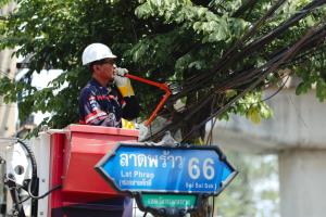 ทรู ผนึก กฟน. นำสายสื่อสารลงดิน ถนนลาดพร้าว