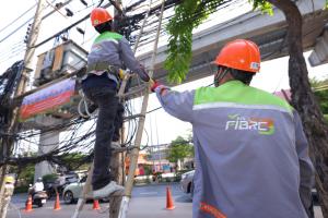 AIS - ภาครัฐ ส่งทีมวิศวกรลุยจัดระเบียบสายสื่อสารบนถนนลาดพร้าว