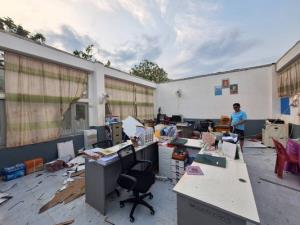 พายุฤดูร้อนถล่ม อ.ปากชม โรงเรียนบ้านนาค้อถูกแรงลมพัดอุปกรณ์การเรียนเสียหายยับ