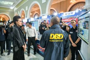 ปลัด พณ.ดึง "ศุภจี" หนีสื่อ หลังจี้ถามดราม่าไลฟ์ขายทุเรียน เจ้าตัวบอกยังไม่ทราบรายละเอียด