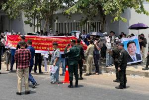 ม็อบจีนเดือด!! บุกประท้วงแบงก์ชาติเขมร ปมสลาย ‘Huione - H Pay’