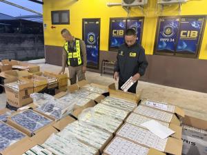 สกัดจับแก๊งลอบขนบุหรี่เถื่อนจากเขมรเข้าไทย ยึดของกลางมูลค่ากว่า 3 ล้าน