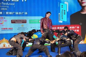 คุนหมิงแตก! ‘บี้ ธรรศภาคย์’ โชว์สกิลศิลปินตัวท็อป ร้องเต้นสุดปัง บุกเทศกาลไทยครั้งที่ 16 แฟนคลับจีนแห่ต้อนรับสนั่นห้าง