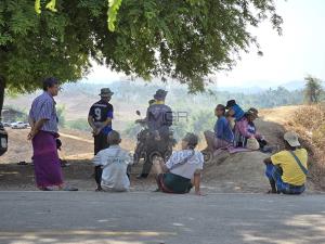 ทอ.ไทย ต้องส่ง F-16 บินกำราบ!กะหรี่ยง-ฝ่ายต่อต้าน ถล่มค่ายทหารพม่าติดพบพระ เมียนมาตอบโต้ทั้งภาคพื้นดิน-ทางอากาศ