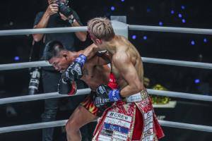 "ทาเครุ" ล้างแค้น "รถถัง" ชนะ TKO ยก 5 คว้าแชมป์คิกบ็อกซิ่งเฉพาะกาล พร้อมโบนัส 15 ล้าน