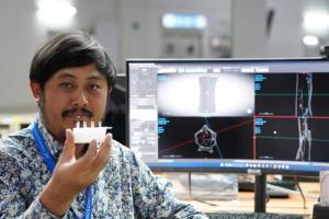 นักวิจัยนานาชาติใช้ซินโครตรอนไทย สำรวจความลับที่ซ่อนในขาตั๊กแตน