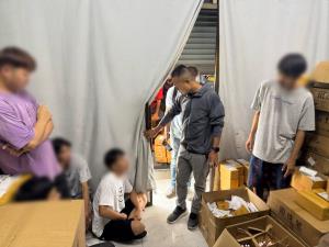 ปอศ.ทลายโกดังจีนเทาลอบขายครีมปลอมออนไลน์ ยึดของกลางกว่า 7 แสนชิ้น