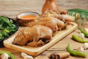 ขาหมู 3 ก บุรีรัมย์  บทพิสูจน์ขายของดีไม่จำเป็นต้องขึ้นห้างหรู ขายตลาดนัดสร้างยอดขายหลักแสนต่อเดือนได้