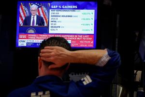 น้ำมันพุ่งกว่า $6 วิตกปิดฮอร์มุซยืดเยื้อ หุ้นสหรัฐฯปิดผสม-ทองร่วงหลังเฟดคงดอกเบี้ย