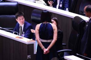 "สส.พรรคส้ม" ผิดหวัง "สรยุทธ" พาดหัว "เร่าร้อน" ปมชุด "ไอซ์ รักชนก"