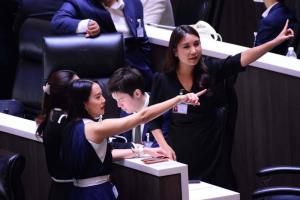 "สส.พรรคส้ม" ผิดหวัง "สรยุทธ" พาดหัว "เร่าร้อน" ปมชุด "ไอซ์ รักชนก"