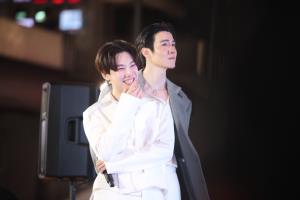 “ฟลุ๊ค-แสงเหนือ” ชวนแฟนๆมา “เรียกแด๊ดกลับไร่” สิ้นสุดการรอคอยกว่า 2 ปีของชาวไร่ชากับซีรีส์สุดจิ้น ”เรียกแด๊ดสิธาร (Your dear daddy)” ในที่สุดก็จะได้รับชมซีรีส์นี้พร้อมกัน 9 พ.ค.นี้