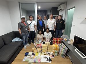 รวบสองผัวเมียลักลอบขายยา ยึดของกลางยาบ้า 250,000 เม็ด สารภาพรับมาขายต่อเม็ดละ30บาท