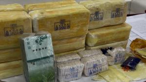 รวบสองผัวเมียลักลอบขายยา ยึดของกลางยาบ้า 250,000 เม็ด สารภาพรับมาขายต่อเม็ดละ30บาท