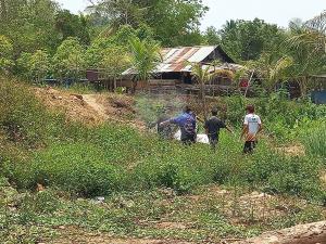 สลดเซ่นพิษรักแรงหึง!หนุ่มพม่าหึงเมียเล่นโซเชียลฯแฟนคลับตรึม ห้ามไม่ฟัง-ทะเลาะแรง โดนแทงอกพรุนก่อนฟันคอเมียดับคู่