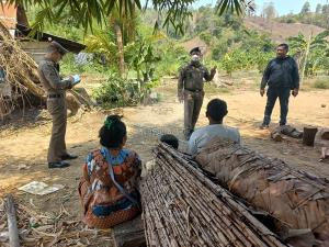 สลดเซ่นพิษรักแรงหึง!หนุ่มพม่าหึงเมียเล่นโซเชียลฯแฟนคลับตรึม ห้ามไม่ฟัง-ทะเลาะแรง โดนแทงอกพรุนก่อนฟันคอเมียดับคู่