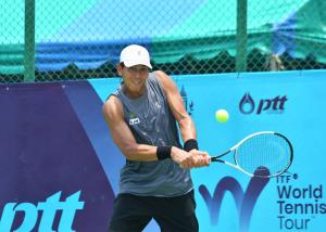 "กษิดิศ" เฉือนหนุ่มญี่ปุ่นทะลุก่อนรองฯ สาวไทยไม่พลาดหวดไอทีเอฟที่นครปฐม