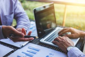 จับกรรมการ บจ. เข้าโรงเรียนดัดนิสัย / สุนันท์ ศรีจันทรา