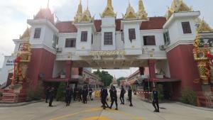 635 คนไทยกลับถึงด่านคลองลึกแล้ว หลังเขมรยึกยักนัดเช้าส่งตัวบ่าย แถมห้ามไทยพา AOT เข้าพื้นที่