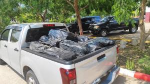 (คลิป)เผยนาทีระทึก!ทางหลวงเพชรบูรณ์-ปส.-ทหาร ไล่ล่าขบวนรถขนยานรก ยึดยาบ้าล็อตมหึมา 8 ล้านเม็ด