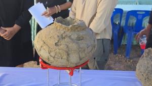 พบ “กำไลทองคำ” สวมโครงกระดูกโบราณ พร้อมกลองมโหระทึกที่เพชรบุรี คาดอายุ 2,000 ปี ล่าสุดพบโครงที่ 8