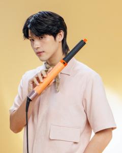 สวยรับซัมเมอร์! ด้วยอุปกรณ์จัดแต่งทรงผมจาก Dyson ในสี Ceramic Apricot