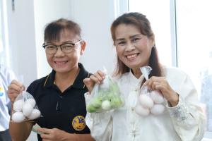 จังหวัดภาคตะวันออก พร้อมใจเปิด“ตลาดชุมชน ไทยช่วยไทย”ดันของกินของใช้-ผลผลิตท้องถิ่นขายราคาถูก