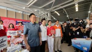 “อนุทิน” ช้อปกระจาย “ไทยช่วยไทย” ตลาดบางใหญ่ สส.ปชน.ช่วยบริการรถเข็น ก่อนโฟนอินผู้ว่าฯ 4 จังหวัด