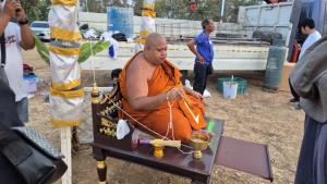 "พระอาจารย์เลี้ยง" จัดพิธีเททองหล่อพระเกศ หลวงพ่อโสธร วัดจอมเกษ