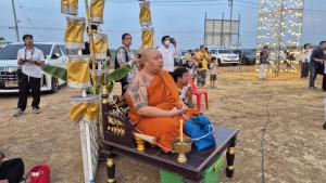 "พระอาจารย์เลี้ยง" จัดพิธีเททองหล่อพระเกศ หลวงพ่อโสธร วัดจอมเกษ