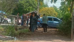 เก๋งขนไอซ์ล็อตใหญ่ 300 กก.ซิ่งตกถนนโคราช โทร.แจ้งเพื่อนมารับ ทิ้งของกลางเผ่นหนี ตร.เร่งไล่ล่า