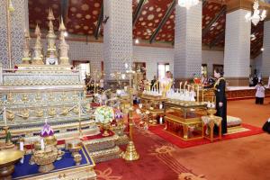 ในหลวง-พระราชินี ทรงบำเพ็ญพระราชกุศลทักษิณานุปทานในการพระราชพิธีฉัตรมงคล พุทธศักราช 2569