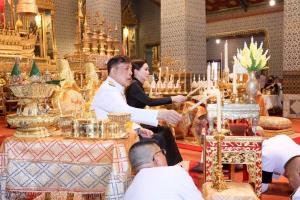 ในหลวง-พระราชินี ทรงบำเพ็ญพระราชกุศลทักษิณานุปทานในการพระราชพิธีฉัตรมงคล พุทธศักราช 2569