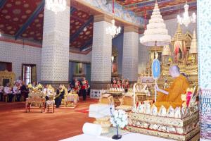 ในหลวง-พระราชินี ทรงบำเพ็ญพระราชกุศลทักษิณานุปทานในการพระราชพิธีฉัตรมงคล พุทธศักราช 2569