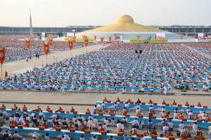 82 ปี “พระธัมมชโย” แจก 400 ล้าน-พระผู้ใหญ่ร่วมงาน
