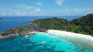 “อ่าวเกือก” เกาะสิมิลัน สุดปัง ติดอันดับ 10 ชายหาดที่ดีที่สุดในโลก “World’s 50 Best Beaches 2026"