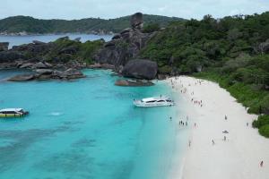 “อ่าวเกือก” เกาะสิมิลัน ติดอันดับ 10 “World’s 50 Best Beaches”ชายหาดที่ดีที่สุดในโลก ปี 2026