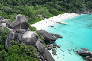 “อ่าวเกือก” เกาะสิมิลัน ติดอันดับ 10 “World’s 50 Best Beaches”ชายหาดที่ดีที่สุดในโลก ปี 2026