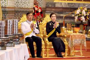ในหลวง-พระราชินี เสด็จฯไปในการพระราชพิธีฉัตรมงคล พุทธศักราช 2569 ณ พระที่นั่งอมรินทรวินิจฉัย พระบรมมหาราชวัง