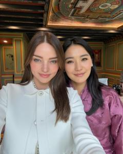 “มิแรนดา เคอร์” แชร์ภาพทริปภูฏาน กระทบไหล่พระราชินีเจ็ตซุน เพมา