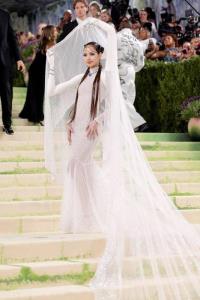 “ลิซ่า” สะเทือนพรมแดง Met Gala 2026 “แอนนา วินทัวร์” เลือกเป็นกรรมการจัดงาน