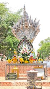 ฤกษ์ดี ! ทีมนักแสดง  “ นาคราช เดอะ มิวสิคัล ”  ร่วมพิธีบวงสรวงพ่อปู่เพชรภัทรนาคราช แม่ย่าอัญรินทร์ธสินีเทวีฯ ณ วัดหว้าเอน สักการะขอพรให้ผลงานละครเวทีเป็นที่ชื่นชม