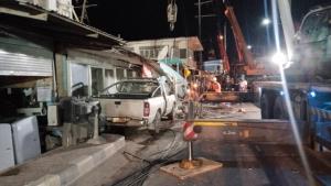พายุฤดูร้อนถล่มนครปฐม เสาไฟฟ้าล้มระเนระนาด “ส.ส.เขต 4” ลุยกลางดึก เร่งกู้ไฟคืนทั้งคืน