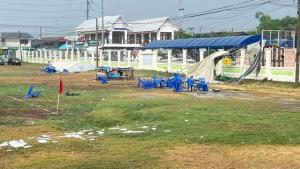 พายุฤดูร้อนถล่มนครปฐม เสาไฟฟ้าล้มระเนระนาด “ส.ส.เขต 4” ลุยกลางดึก เร่งกู้ไฟคืนทั้งคืน