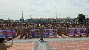 เดือดหน้าศาลากลาง! กำนัน–ผู้ใหญ่บ้าน 600 คน ยื่นหนังสือโต้ “ภัณฑิล” ปมพาดพิงยาเสพติด จี้ทบทวนคำพูดในสภา