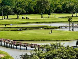 Pinehurst พลิกภาพสนามกอล์ฟ สู่พื้นที่รีชาร์จสมองนักธุรกิจยุคใหม่..สูตรลับความสำเร็จด้วยกีฬา         “เมื่อกอล์ฟ ไม่ใช่แค่กีฬา แต่คือ  เครื่องมือเพิ่มความแม่นยำในการตัดสินใจของผู้นำธุรกิจ”
