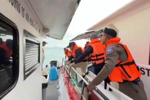 ตร.ท่องเที่ยวภูเก็ตบุกรวบหนุ่มรัสเซียแอบทำทัวร์เถื่อน กลางทะเลหลังซุ่มเทเลแกรมร่วมเดือน กวาดล้างต่างชาติแย่งงานคนไทย