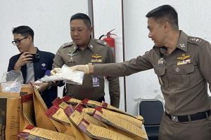 รู้ตัวคนส่ง - คนรับ เฮโรอีน กว่า 6 กิโล ส่วนคนหิ้วเป็นลูกเรือ ระบุรับจ้างส่งตัวละ 150 บาท ไม่รู้ซุกยาเสพติด